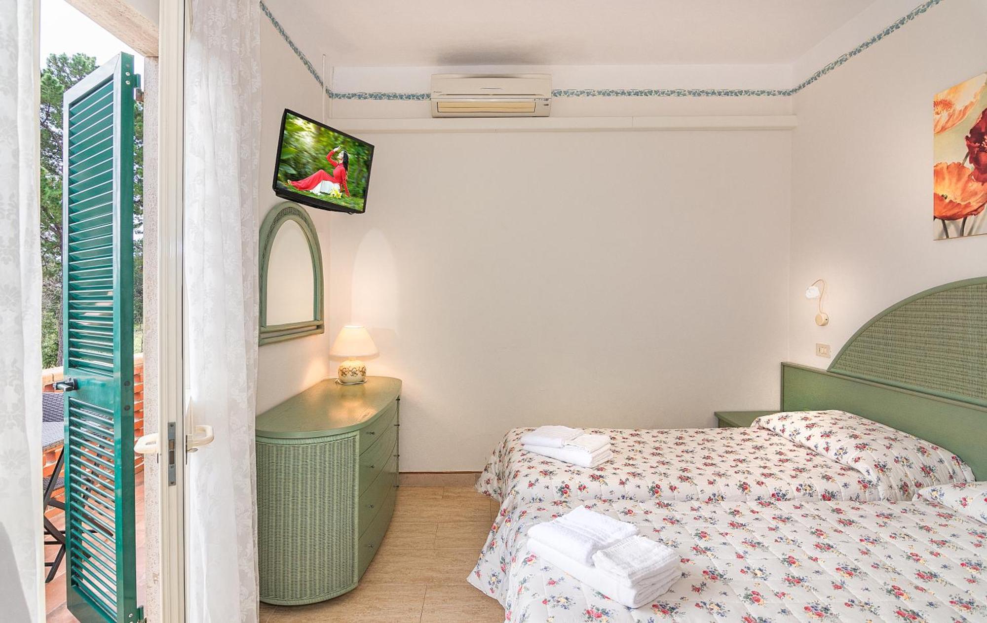 Family Room with Balcony,1607221928:JPEG