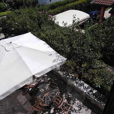 Il semaforo Una o due camere matrimoniali con bagno a pochi passi dal centro Pietrasanta, con Wi-Fi-2